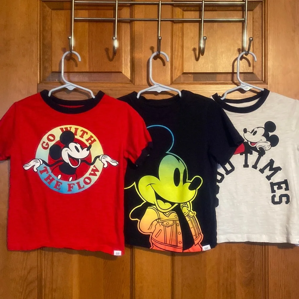 Gap Disney Mickey Mouse 5t short sleeve shirts